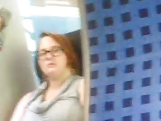 Ji man pasakė, kad masturbuotis, traukinio pamatyti mane žiūrėti porno brandus dideli papai