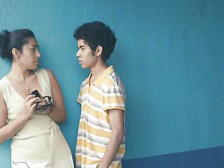 Brandaus amžiaus moteris ir jaunas berniukas labai karštos sekso scenos karšto brandžios