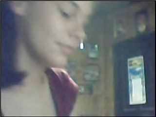 Porno slaugytoja analinis rusijos paaugliams vištų dėl interneto kameros